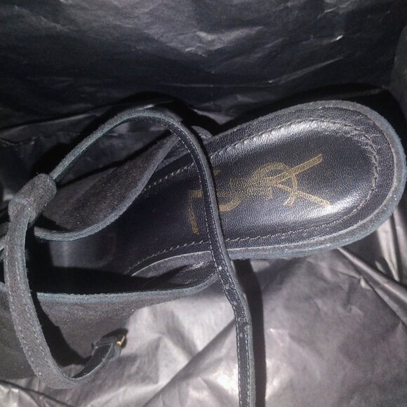 Ysl vintage velvet black heel. Good condition